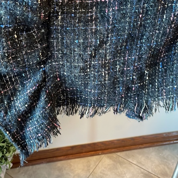 Cape / shawl sleeved ruffled longer length knit sweater has silver shine thread - Picture 5 of 12